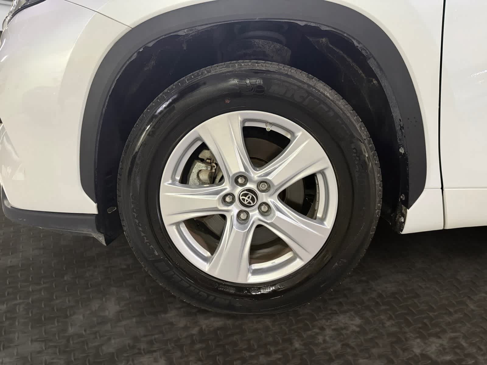 Used 2023 Toyota Highlander L FWD image 21
