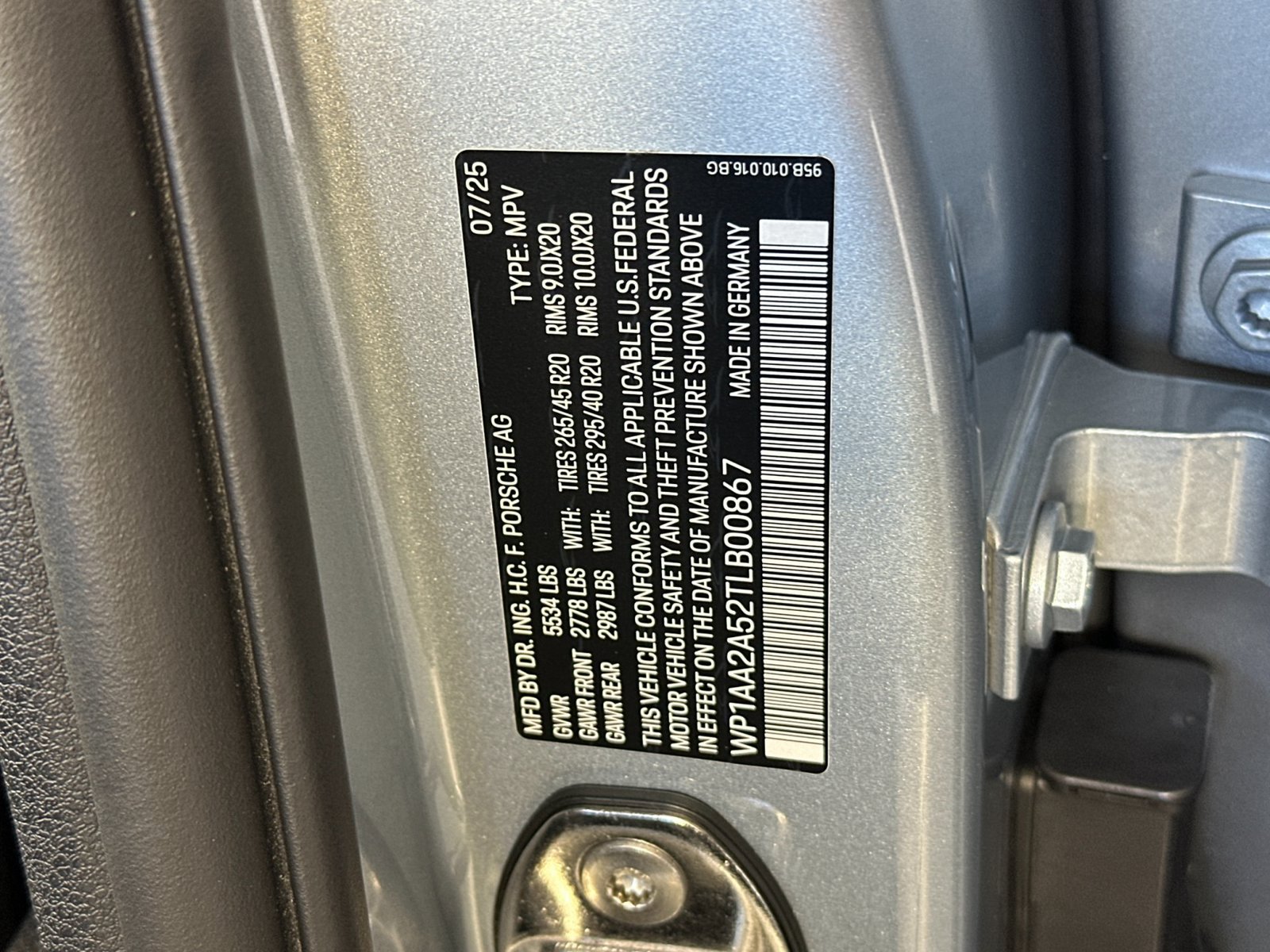 Certified 2026 Porsche Macan AWD/4WD image 35