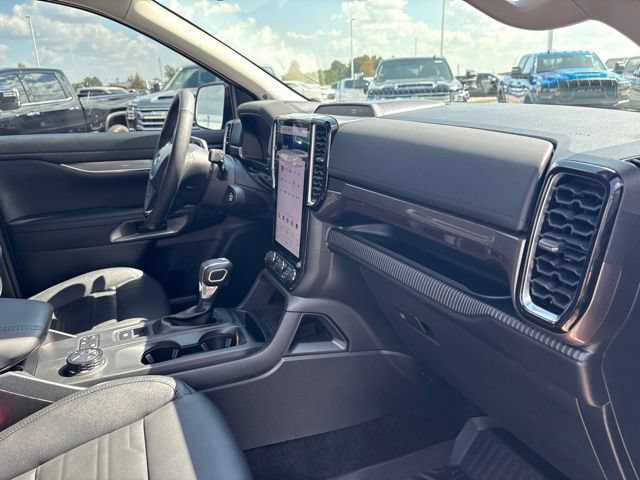 Used 2025 Ford Ranger Lariat w/ Black Appearance Package AWD/4WD image 23