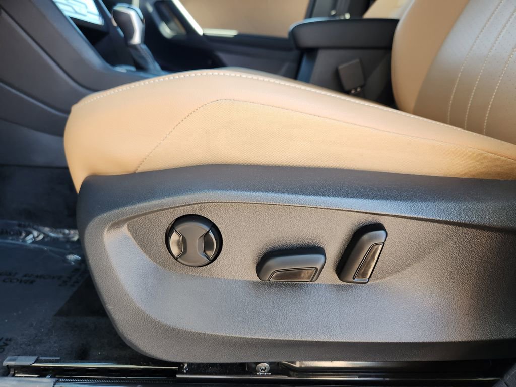 Used 2024 Volkswagen Tiguan SE image 7