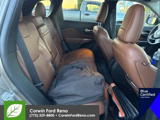Used 2019 Jeep Cherokee Overland w/ Technology Group AWD/4WD image 16