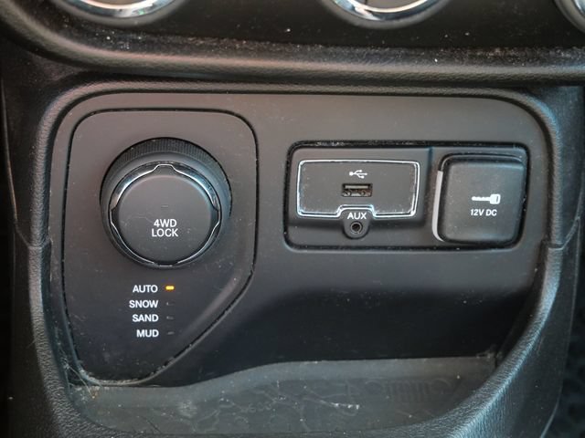 Used 2017 Jeep Renegade Latitude w/ Popular Equipment Group AWD/4WD image 25