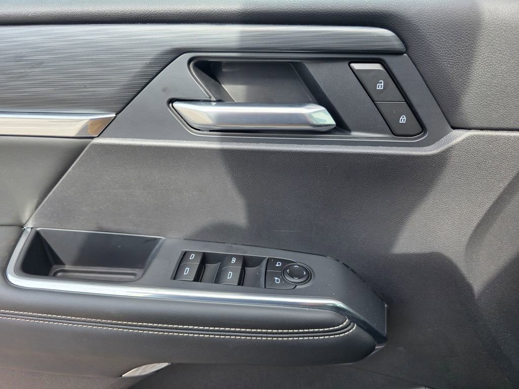 Used 2025 GMC Acadia Elevation image 15