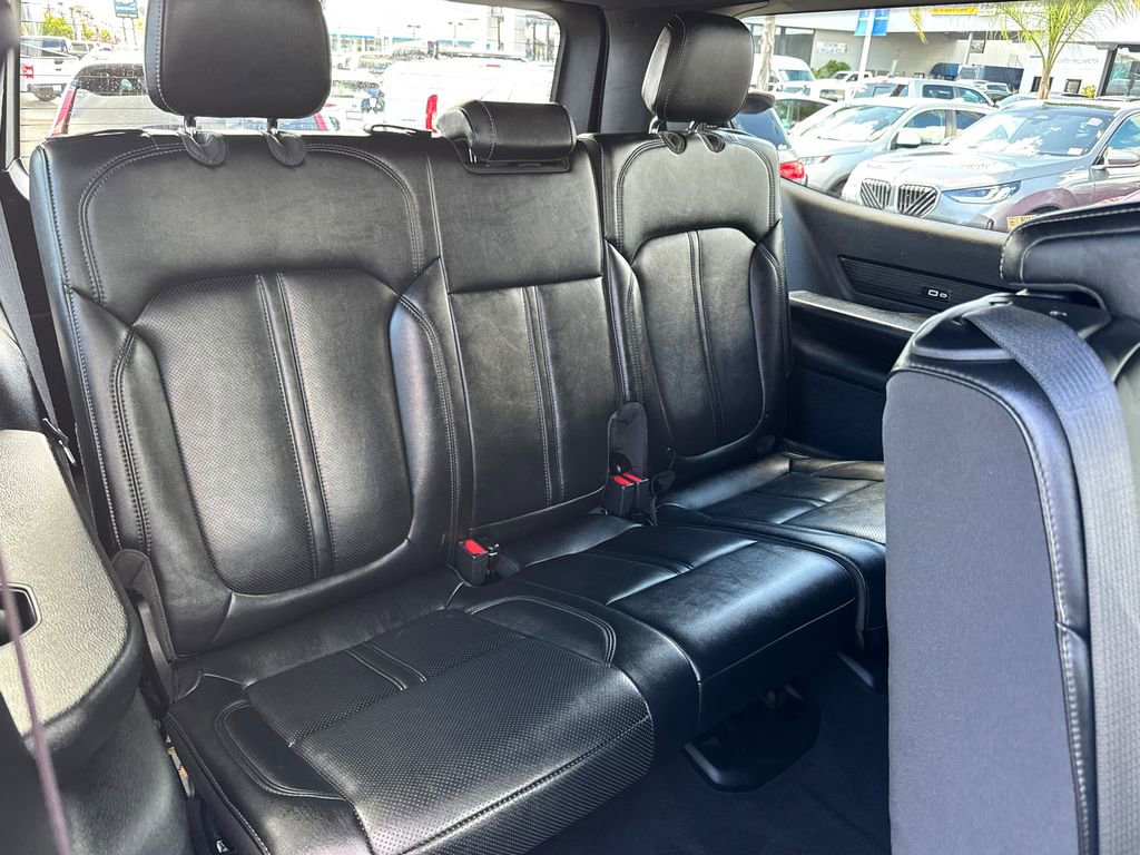 Certified 2024 Jeep Wagoneer Series II w/ Flexible Seating Group RWD image 19