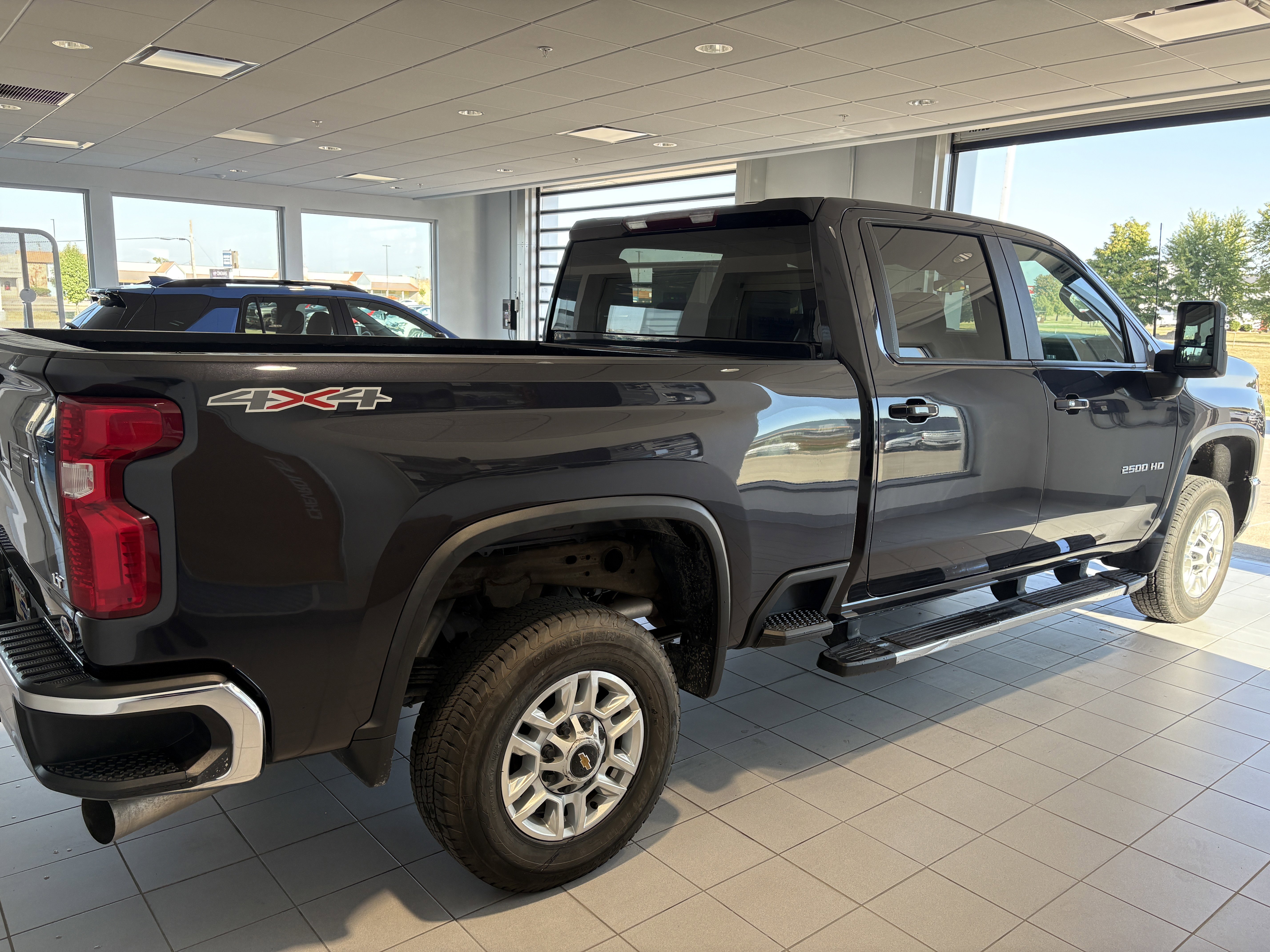 Used 2024 Chevrolet Silverado 2500 LT image 4
