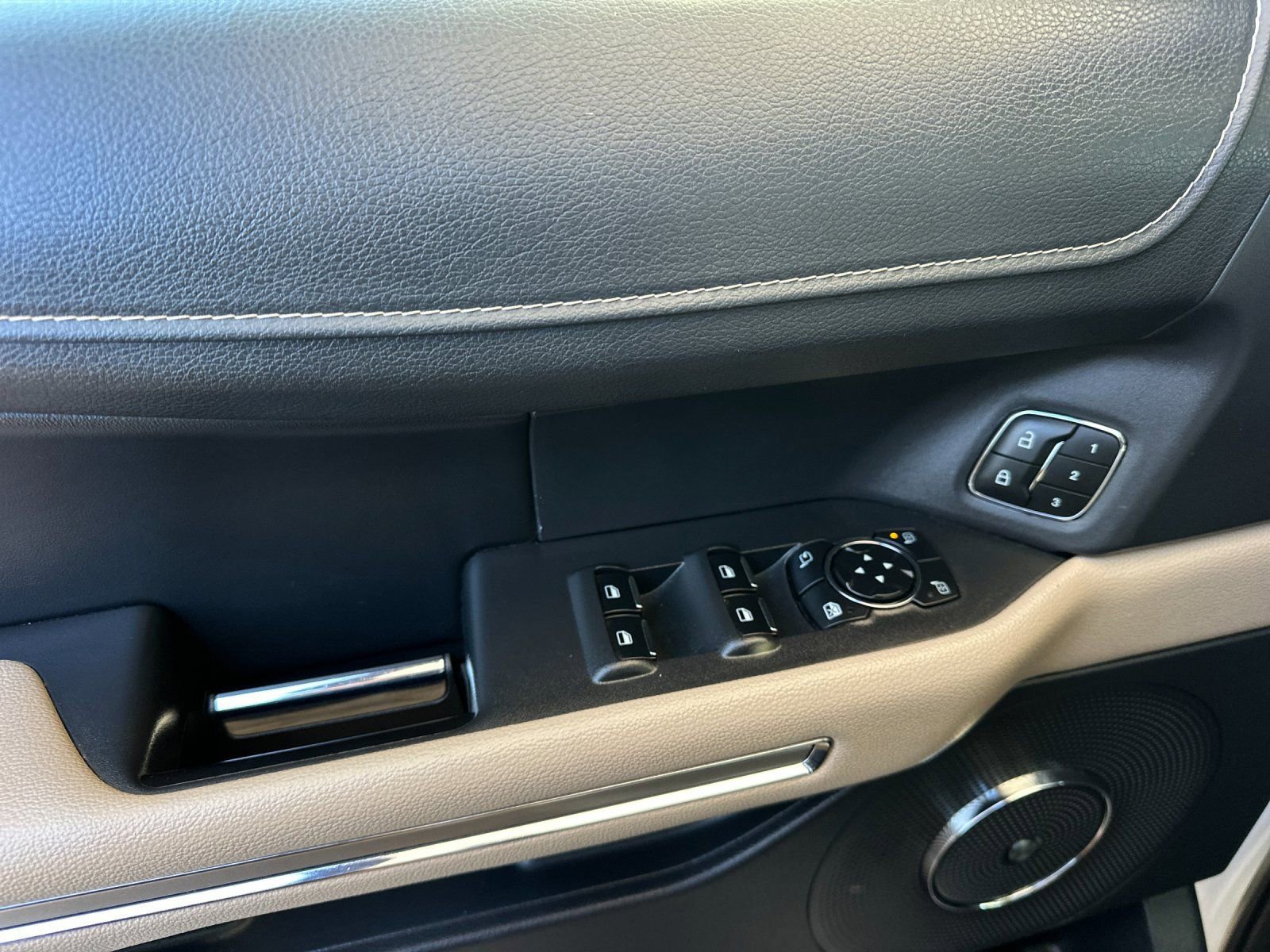 Used 2024 Ford Expedition Max Limited image 12