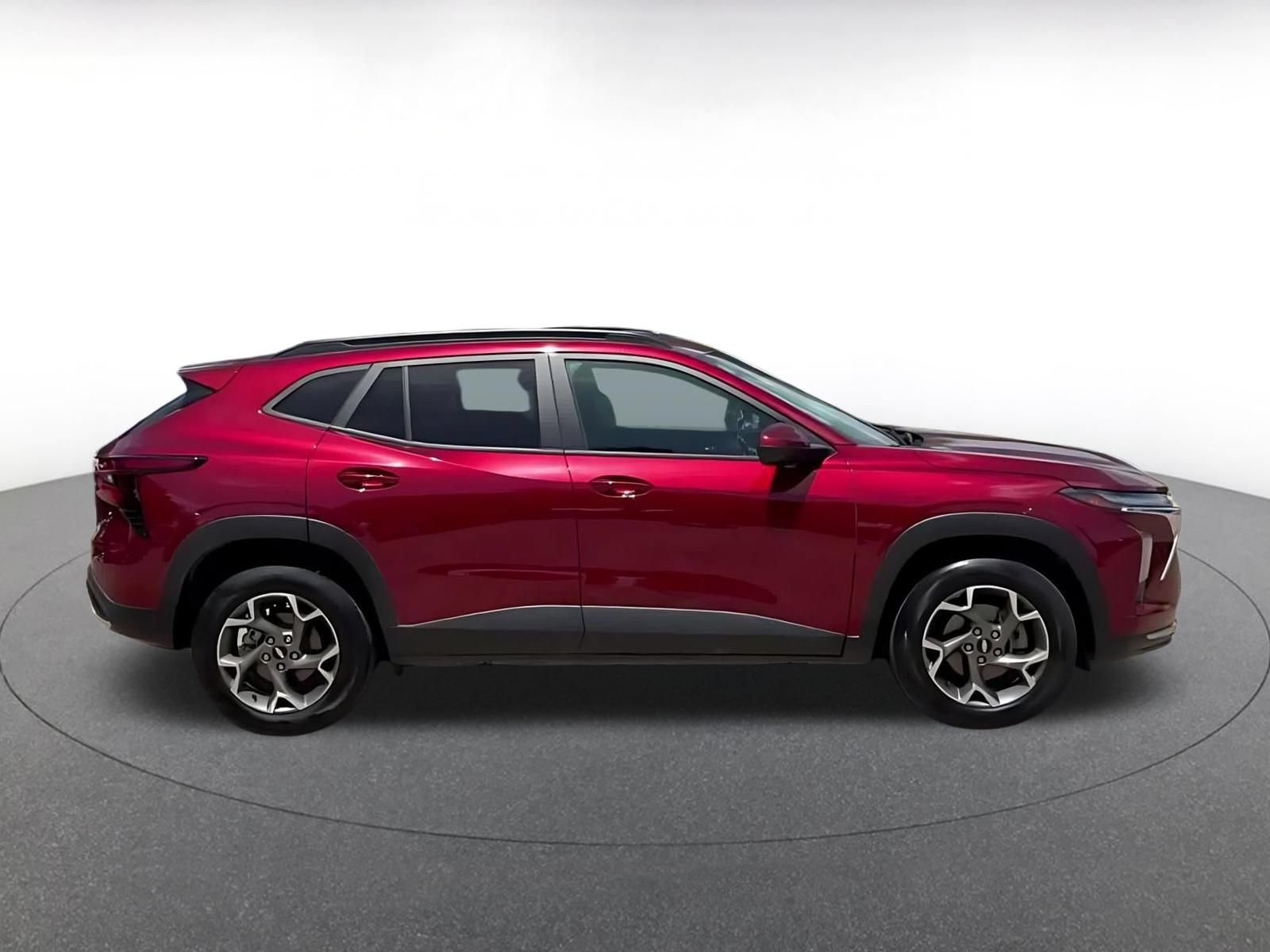 Used 2025 Chevrolet Trax LT w/ LT Convenience Package FWD image 16