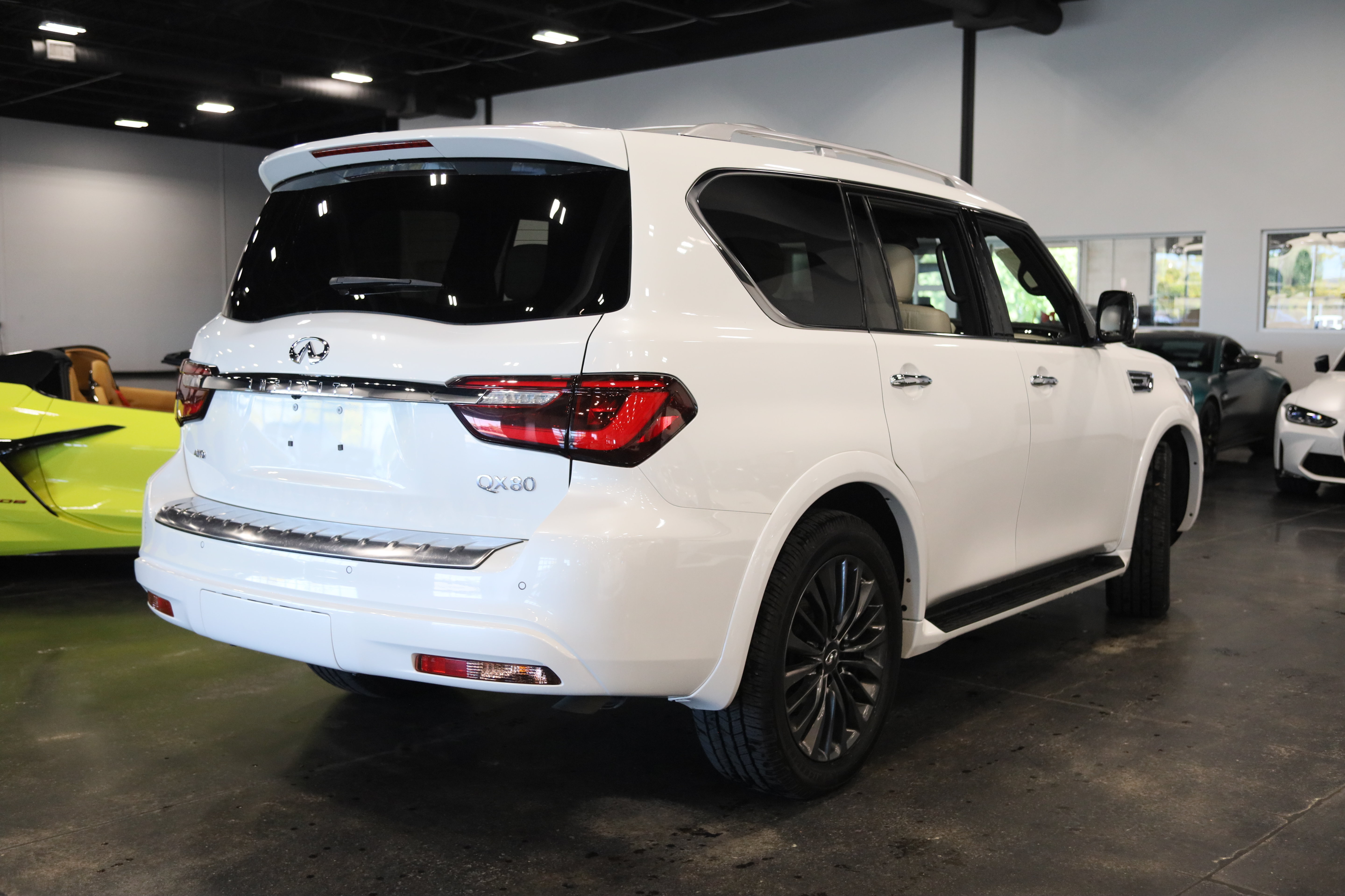 Used 2024 INFINITI QX80 Sensory w/ Cargo Package AWD/4WD image 6