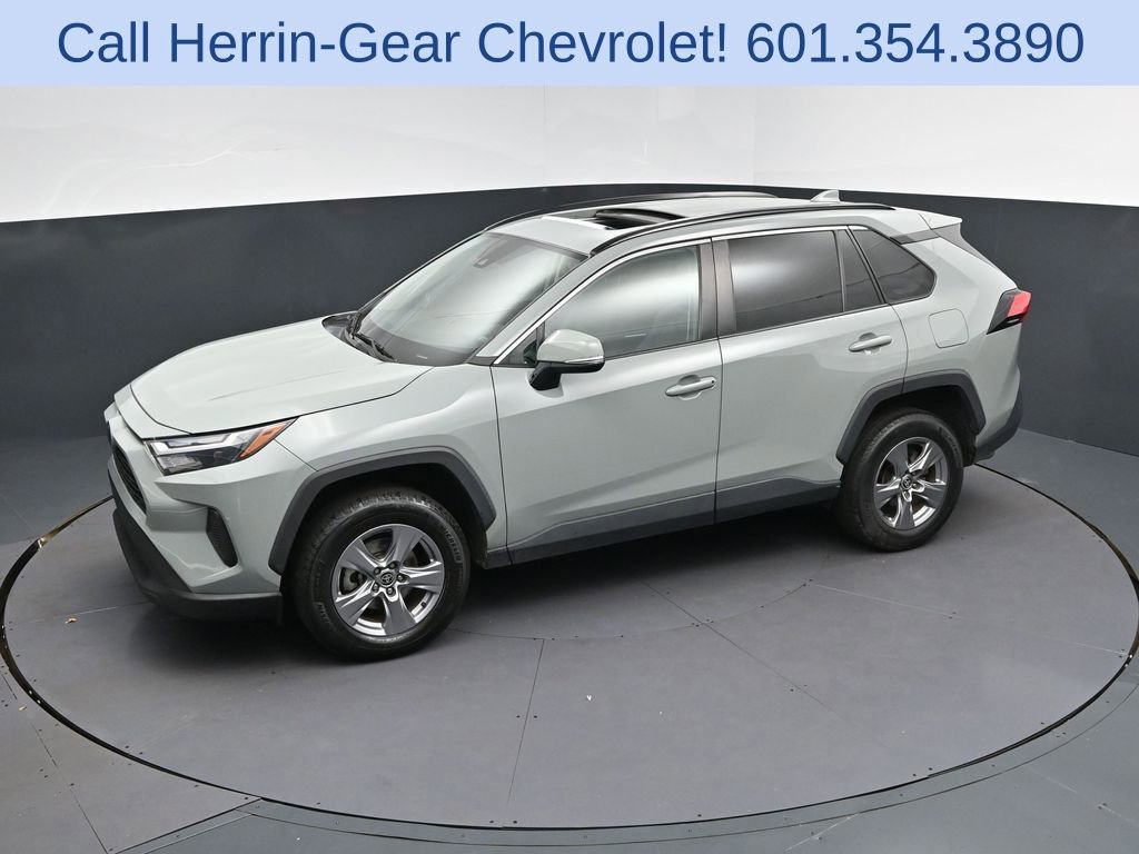 Used 2022 Toyota RAV4 XLE w/ Convenience Package FWD image 31