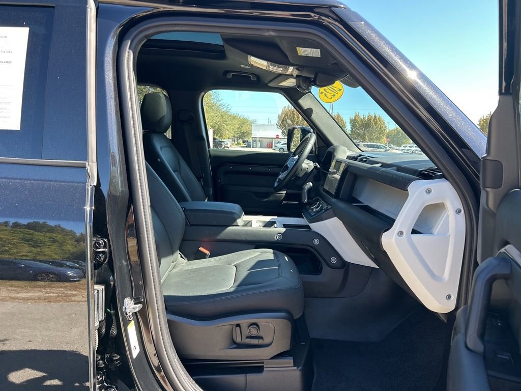 Used 2025 Land Rover Defender 110 S image 39