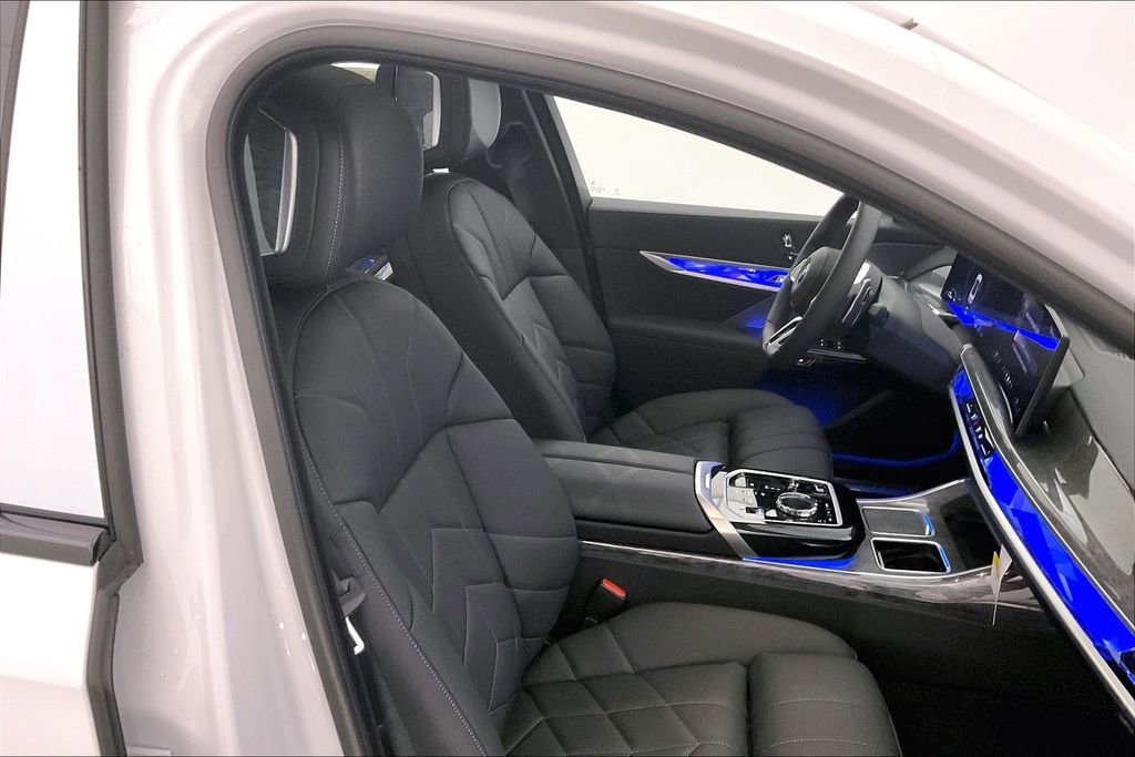 Used 2024 BMW 750e xDrive w/ Premium Package 2 image 7