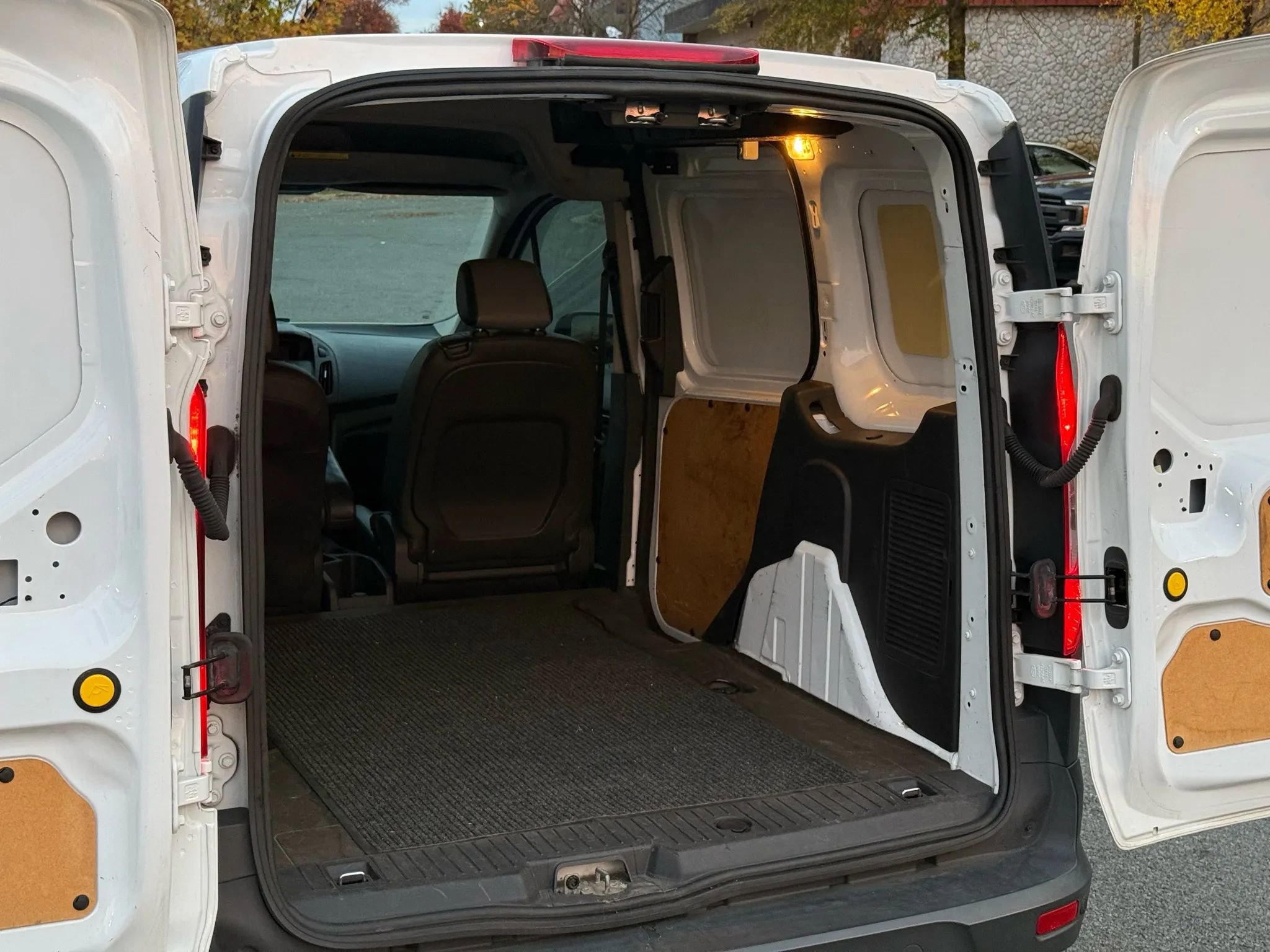 Used 2015 Ford Transit Connect XL image 30