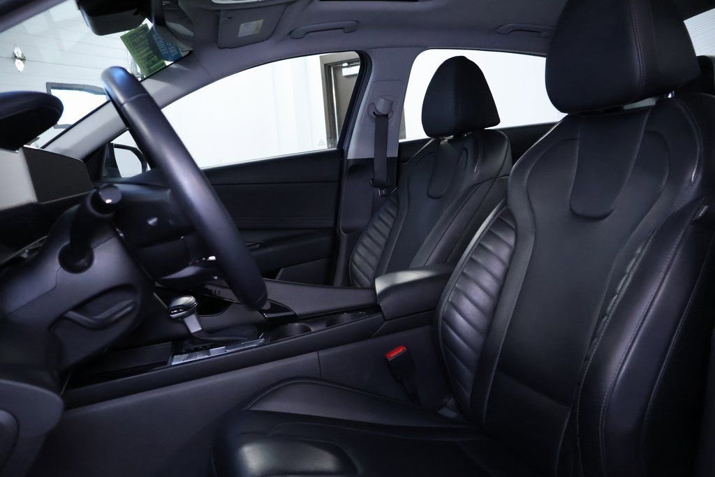Used 2024 Hyundai Elantra Limited image 15