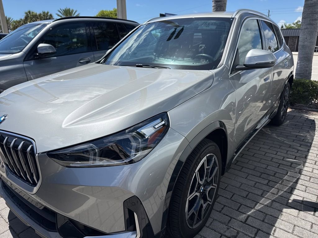 Used 2026 BMW X1 xDrive28i AWD/4WD image 3