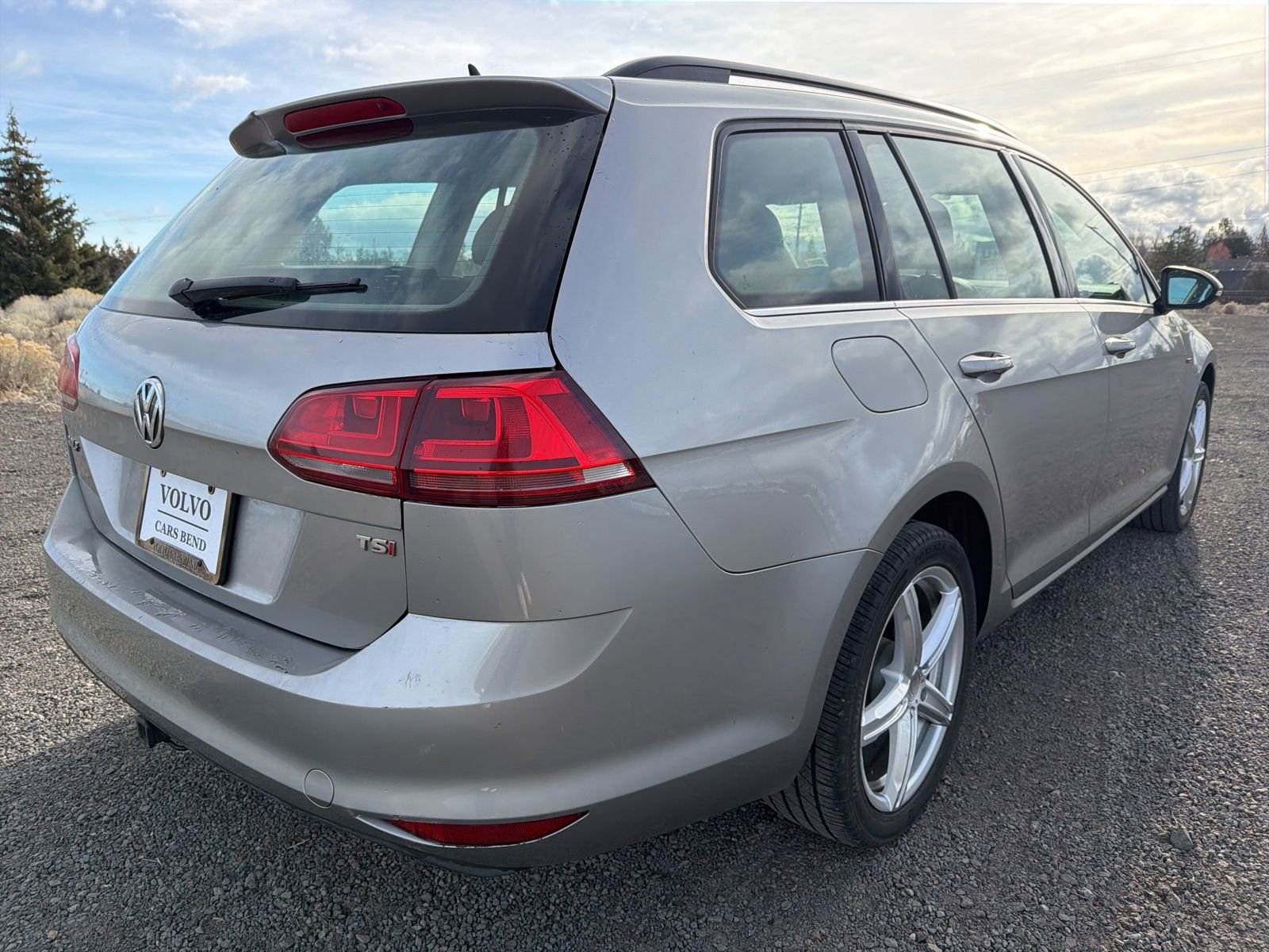 Used 2016 Volkswagen Golf Limited Edition image 2