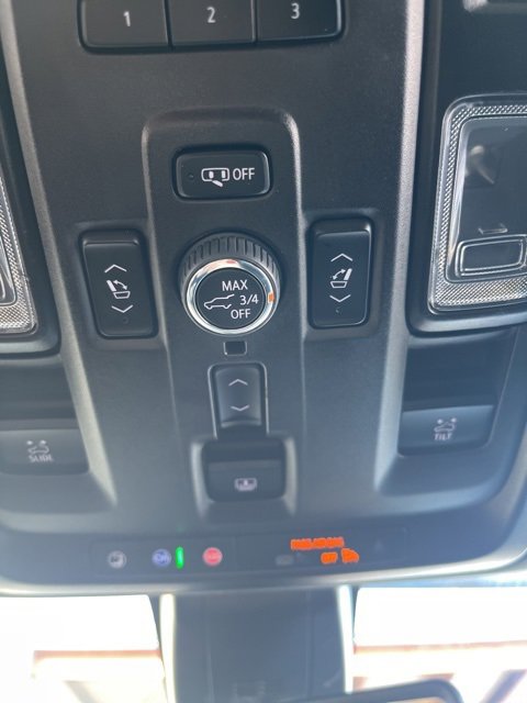 Used 2021 GMC Yukon XL Denali image 17