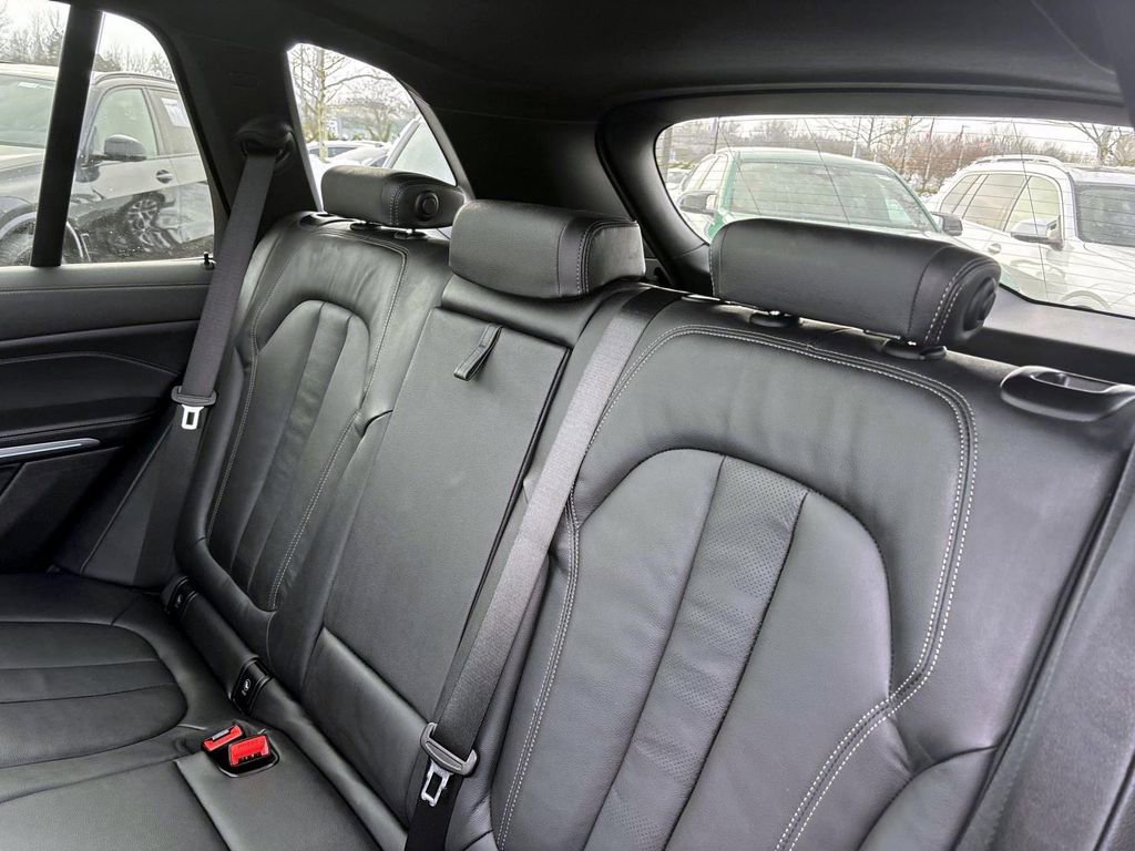Used 2022 BMW X5 xDrive40i w/ M Sport Package image 26