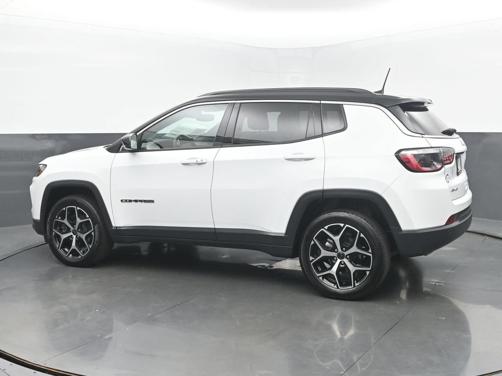 Used 2025 Jeep Compass Limited AWD/4WD image 3
