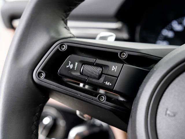 Certified 2025 Porsche Macan image 14