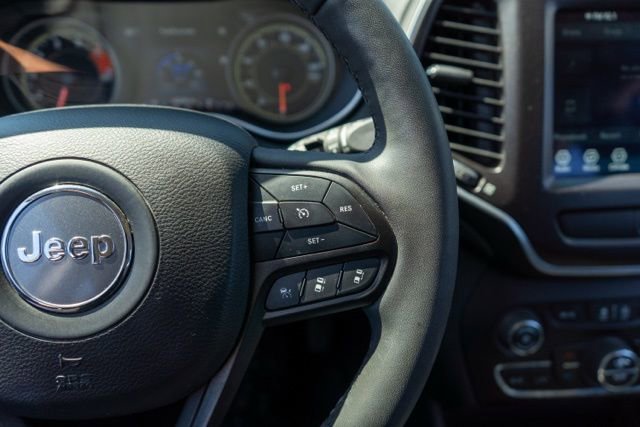 Used 2022 Jeep Cherokee Trailhawk w/ Technology Group B image 17