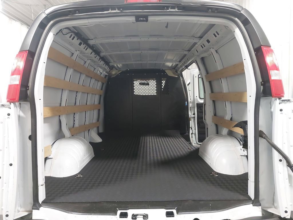 Used 2024 GMC Savana 2500 w/ Driver Convenience Package image 11