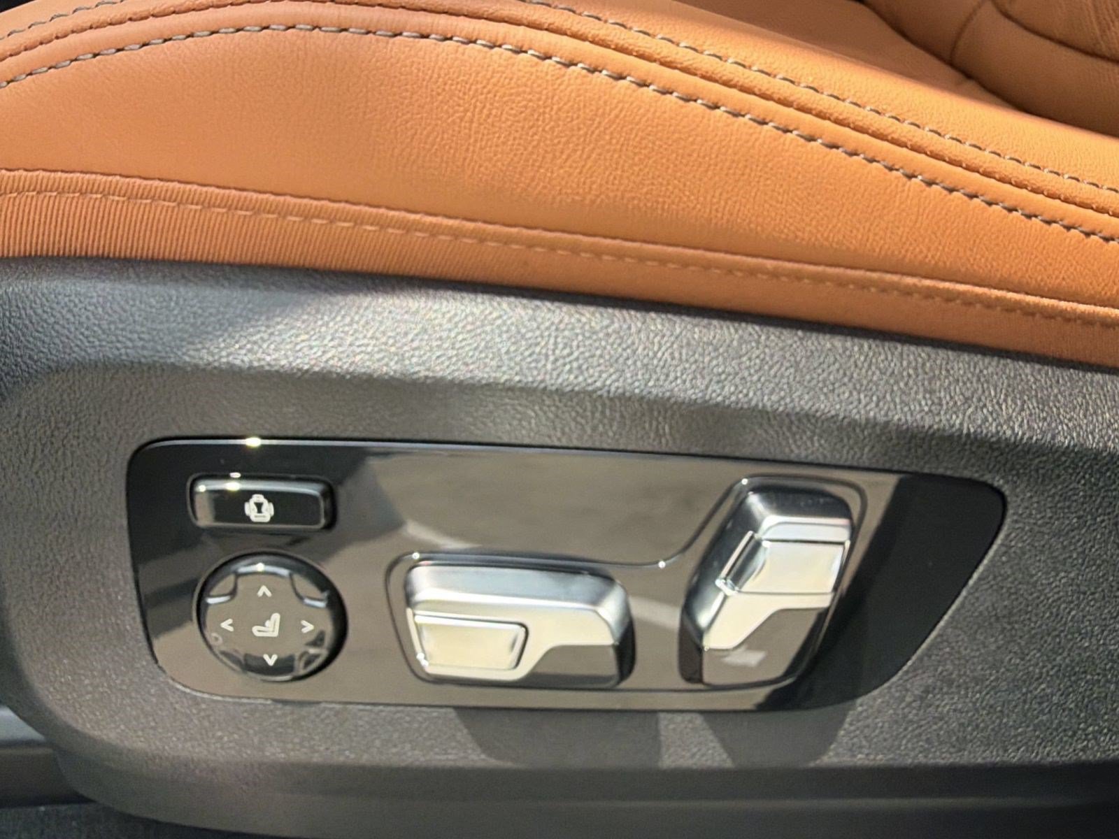 New 2027 BMW X7 xDrive40i w/ Executive Package AWD/4WD image 14