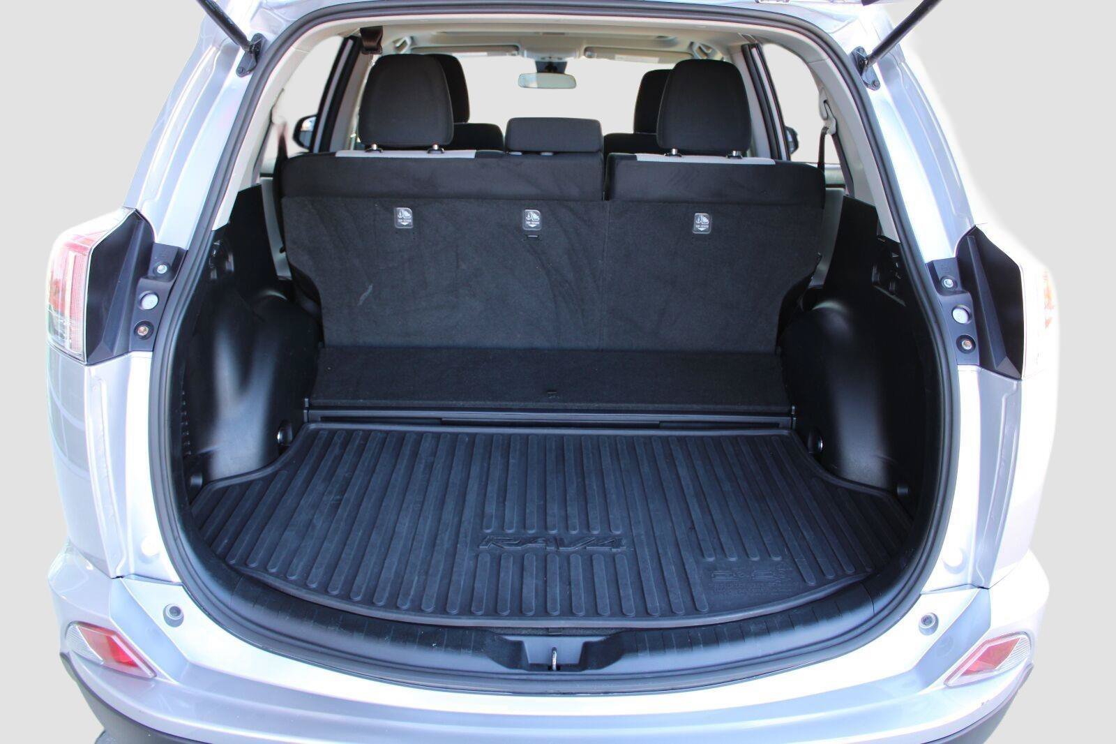 Used 2018 Toyota RAV4 XLE AWD/4WD image 31