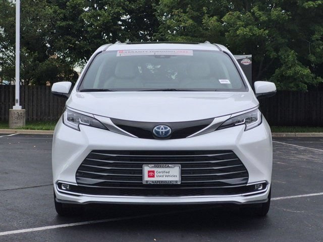 Certified 2025 Toyota Sienna Limited AWD/4WD image 4