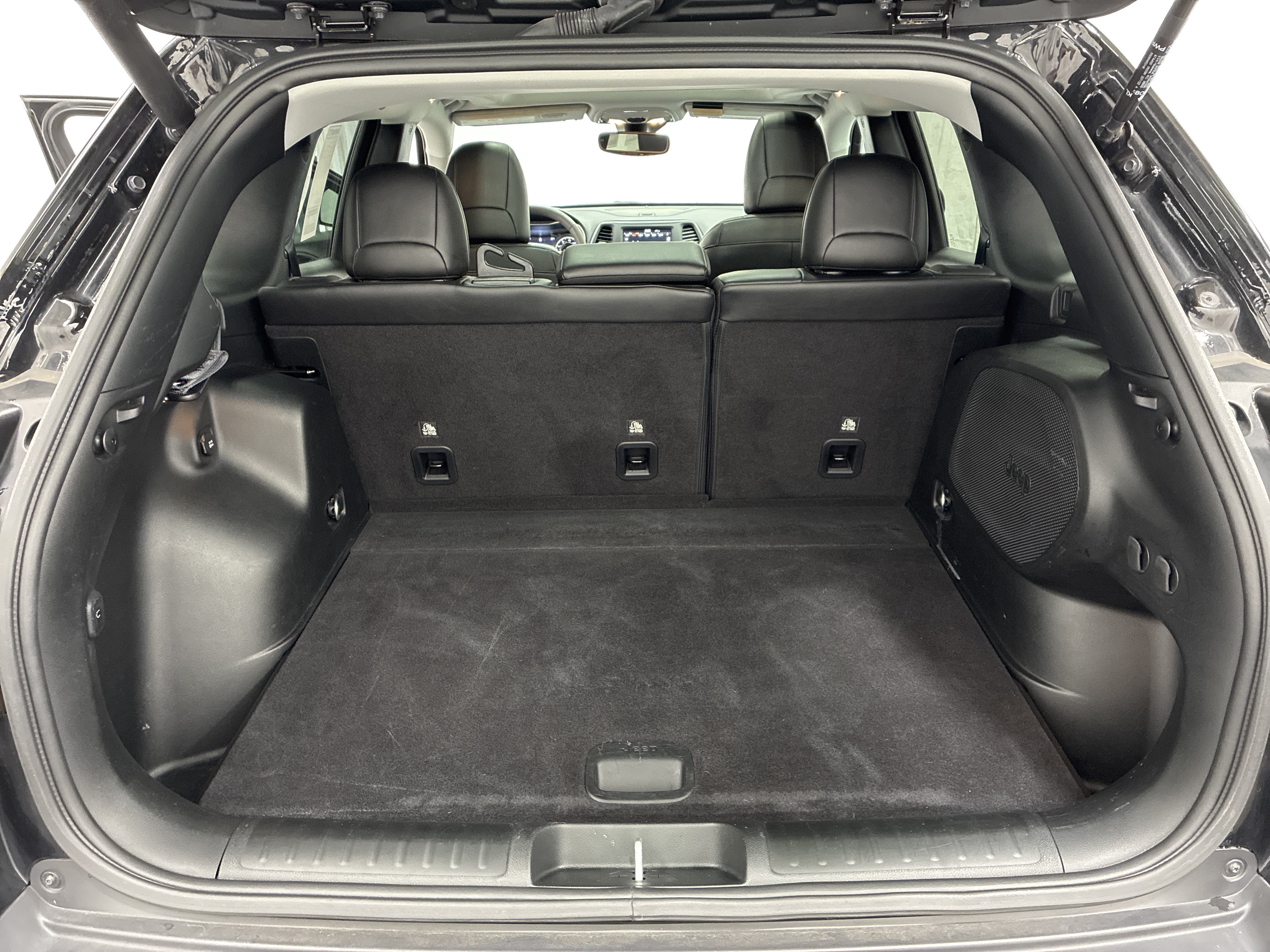 Certified 2023 Jeep Cherokee Altitude Lux w/ Lux Elite Package AWD/4WD image 10