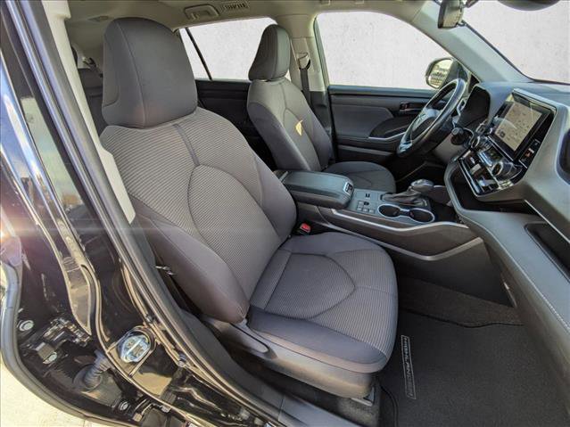 Used 2023 Toyota Highlander LE image 25