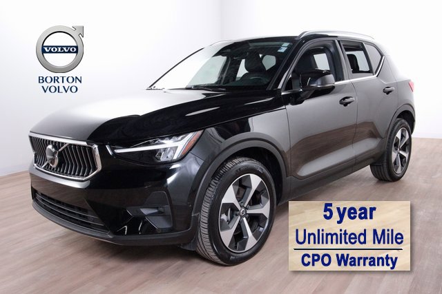 Certified 2025 Volvo XC40 B5 Plus image 1