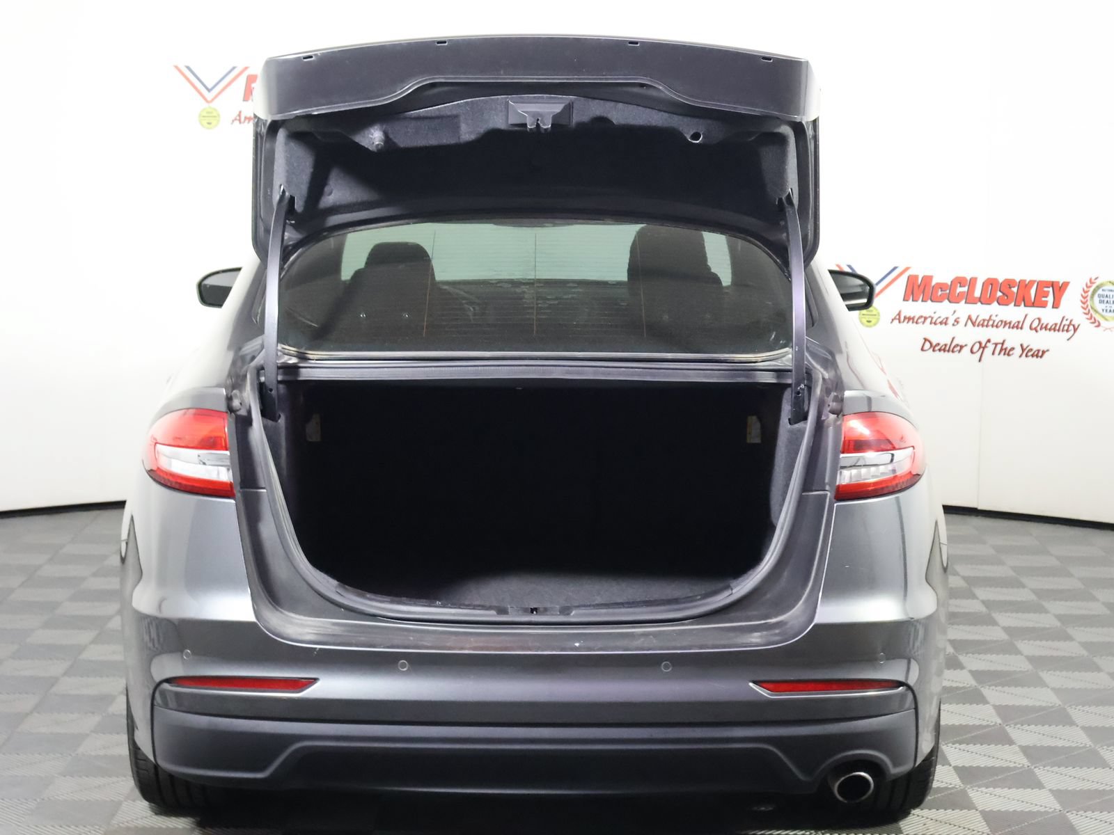 Used 2020 Ford Fusion SE FWD image 9