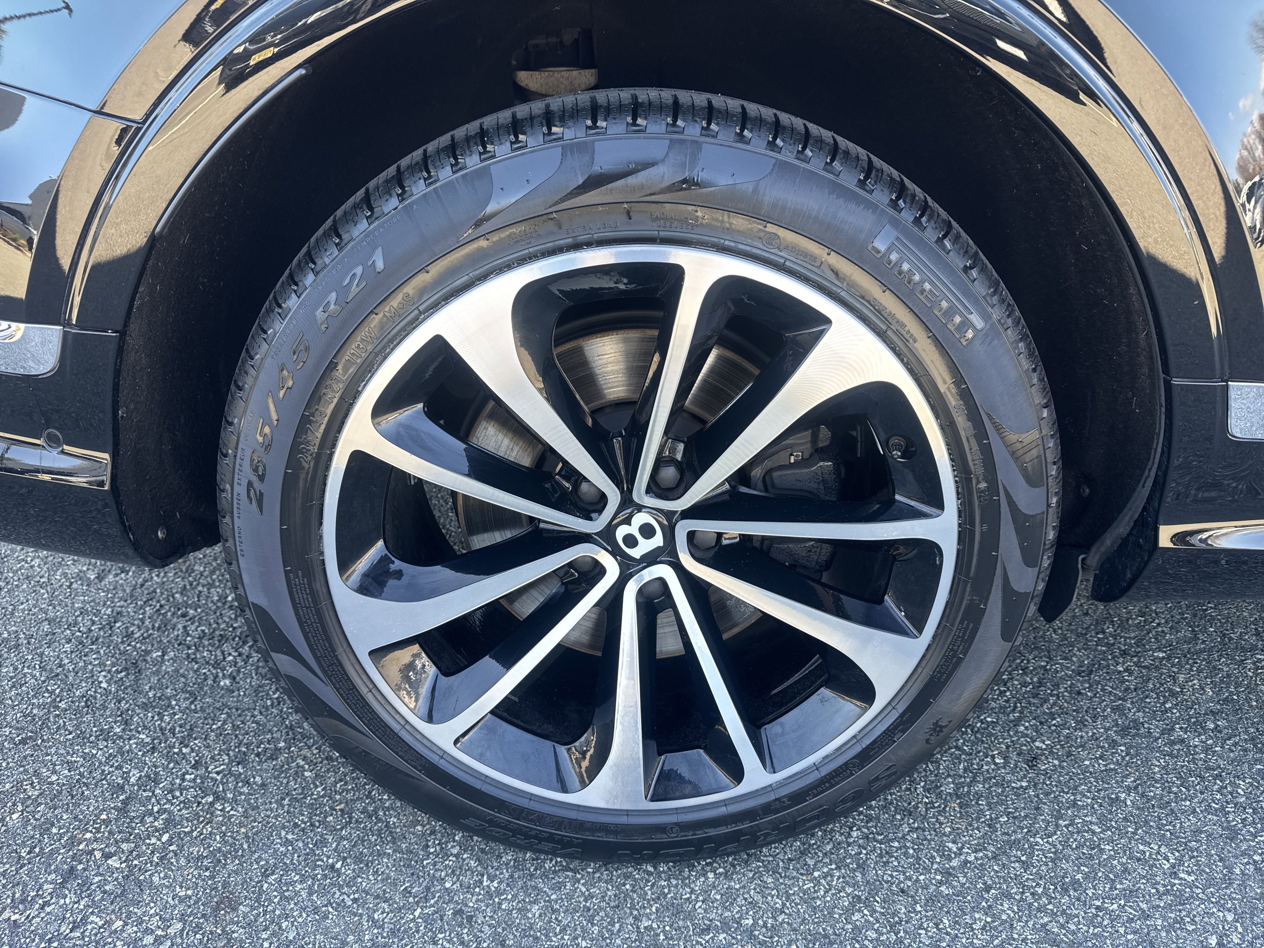 Used 2021 Bentley Bentayga image 31