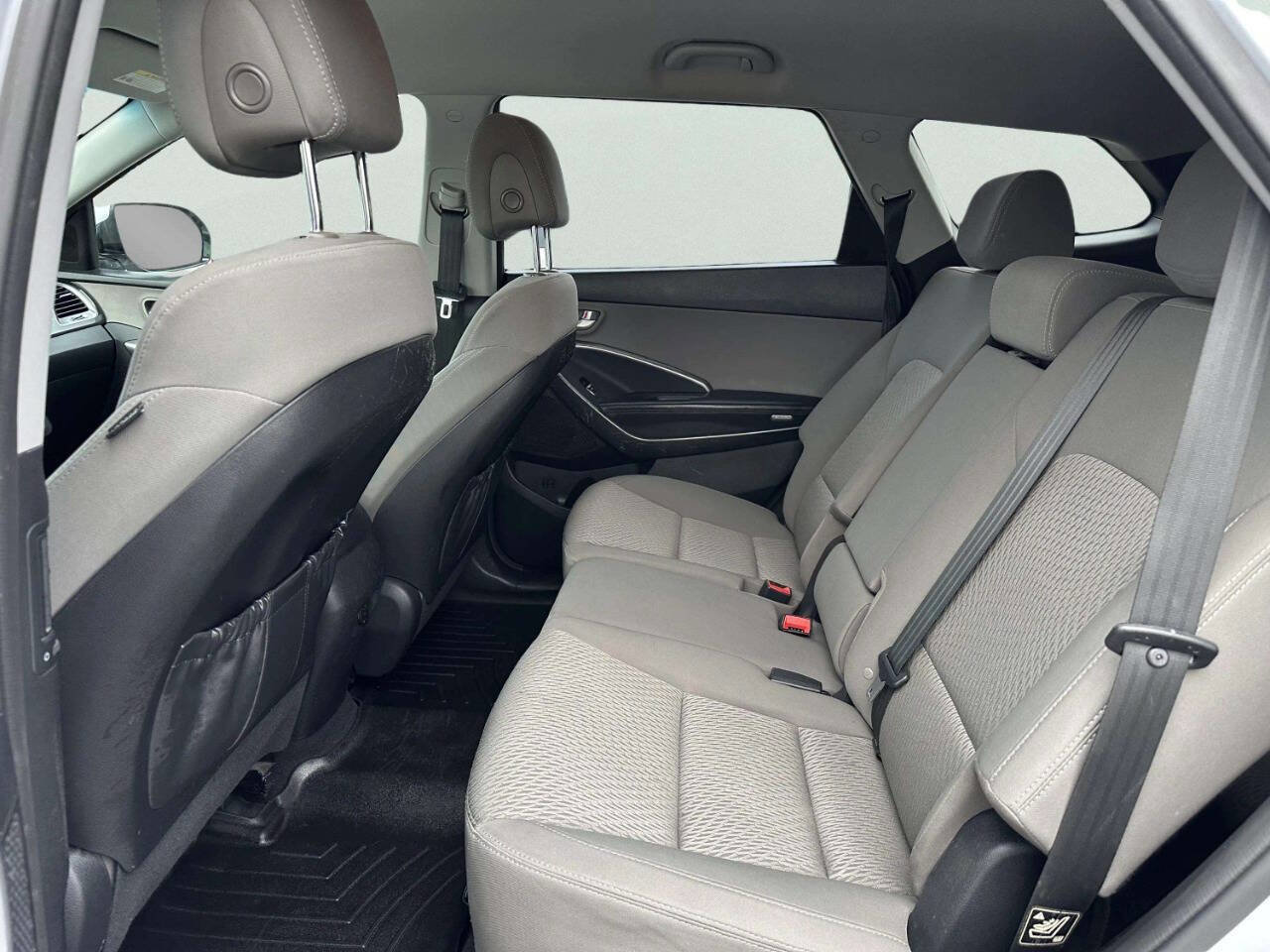 Used 2016 Hyundai Santa Fe SE AWD/4WD image 17