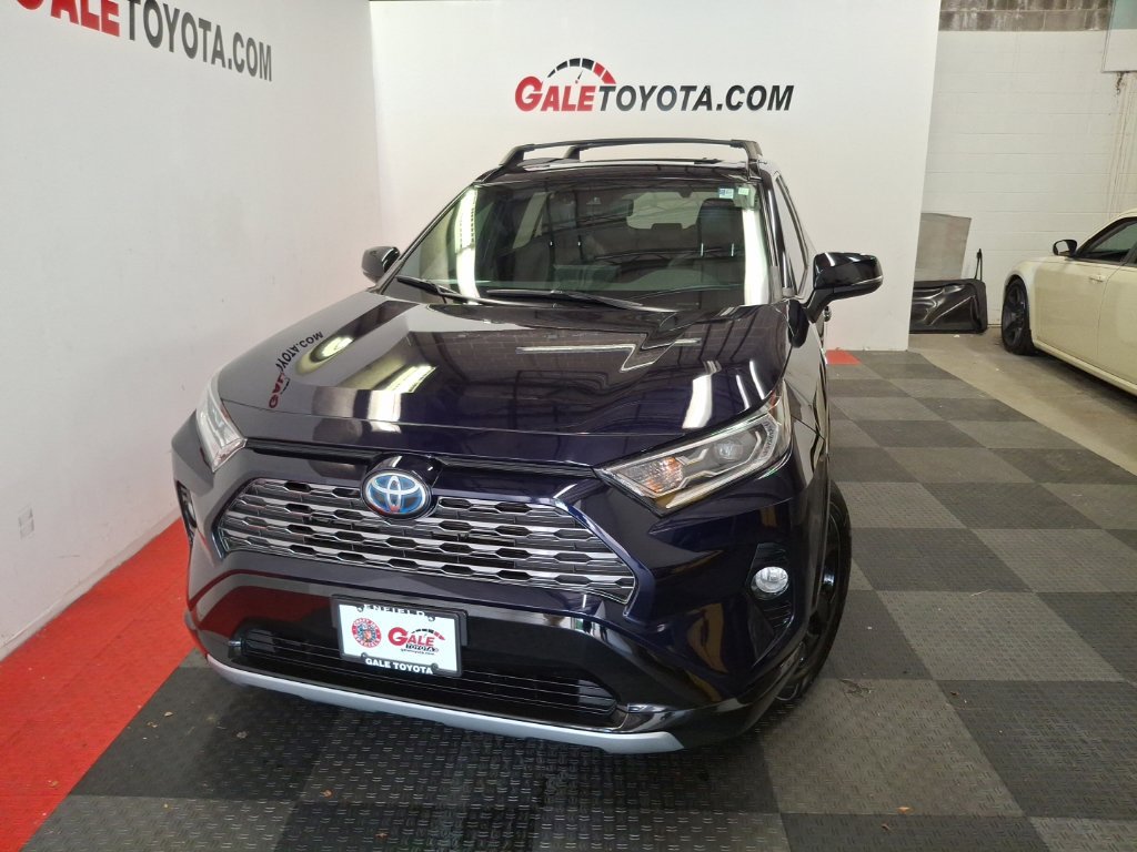 Used 2019 Toyota RAV4 XSE w/ XSE Weather Package AWD/4WD image 3