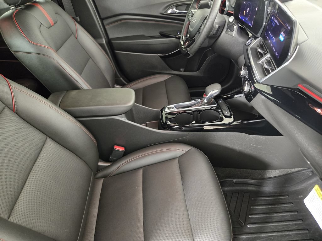 Used 2024 Chevrolet Trax RS FWD image 16