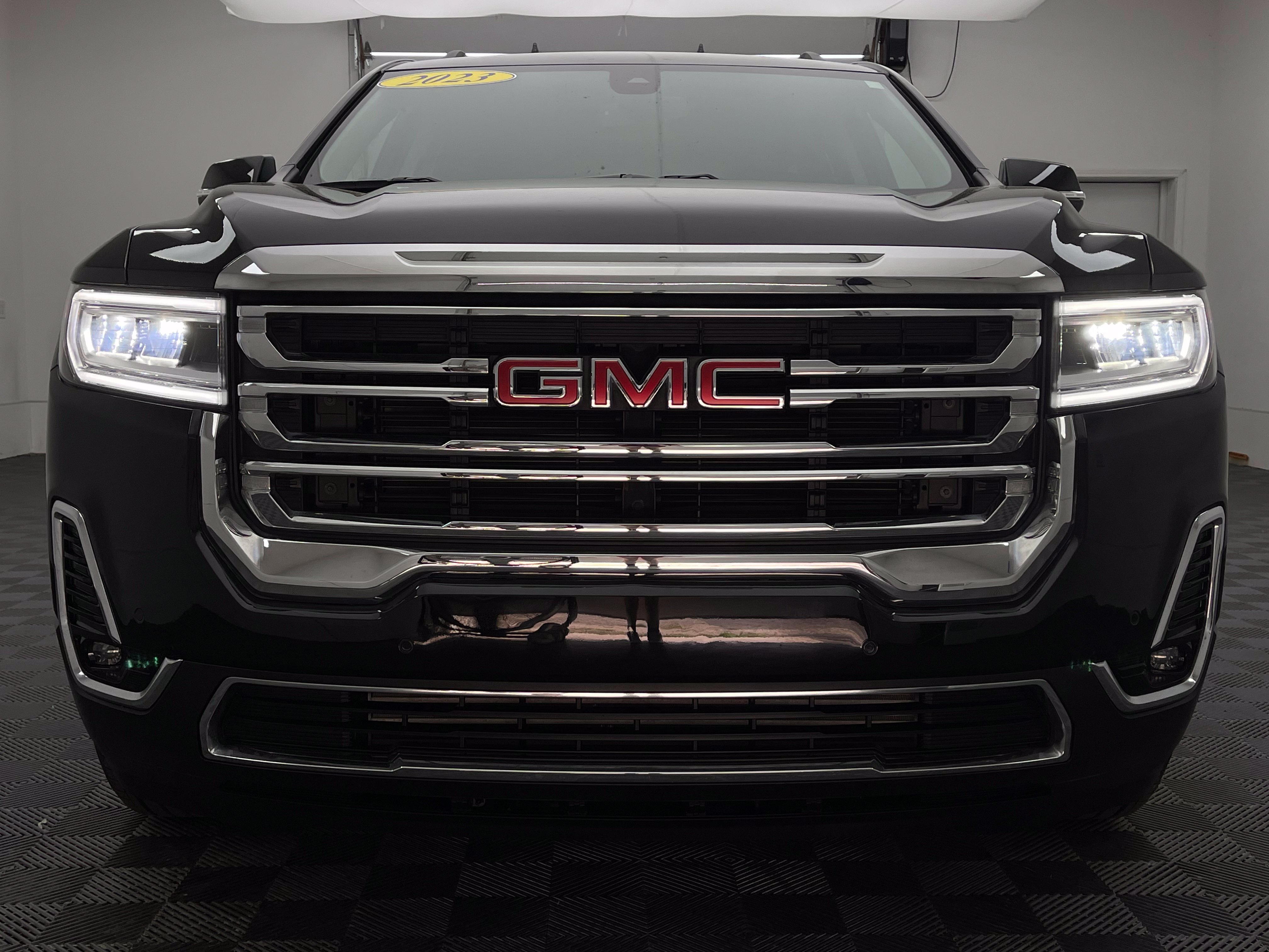 Used 2023 GMC Acadia SLT FWD image 13