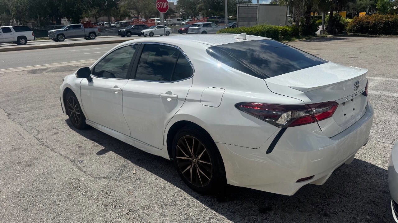 Used 2022 Toyota Camry SE image 5