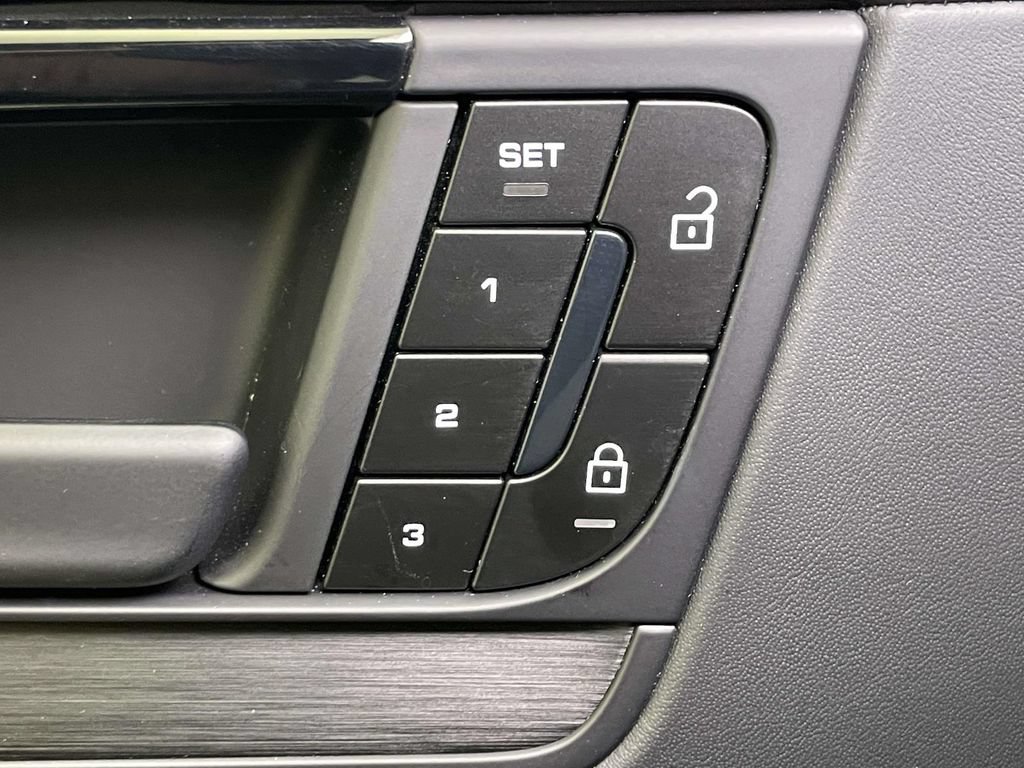 Certified 2025 Porsche Cayenne GTS AWD/4WD image 35