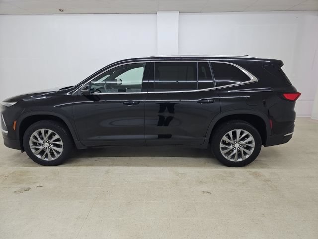 Used 2025 Buick Enclave Preferred AWD/4WD image 18