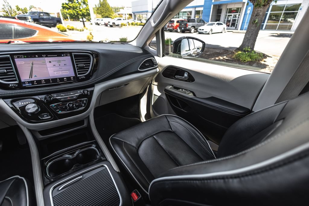 Used 2024 Chrysler Pacifica Limited FWD image 23