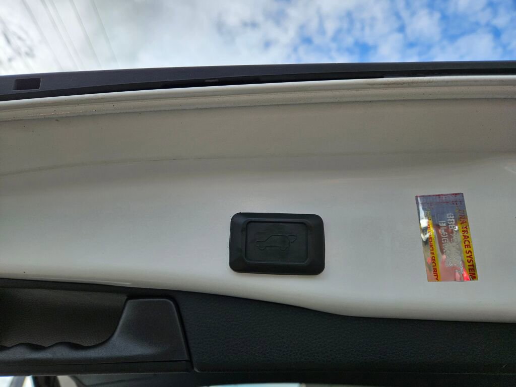 Used 2020 Toyota RAV4 XLE image 19