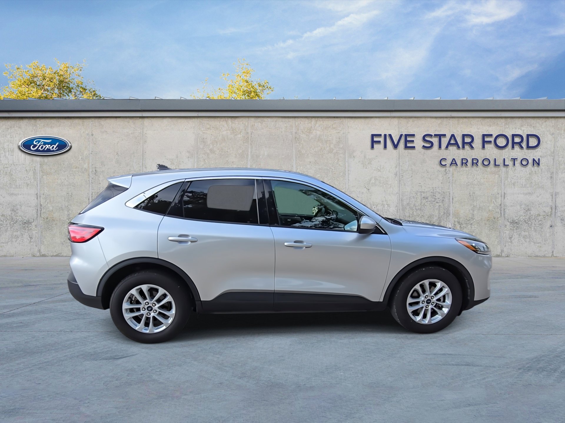 Used 2020 Ford Escape SE image 9