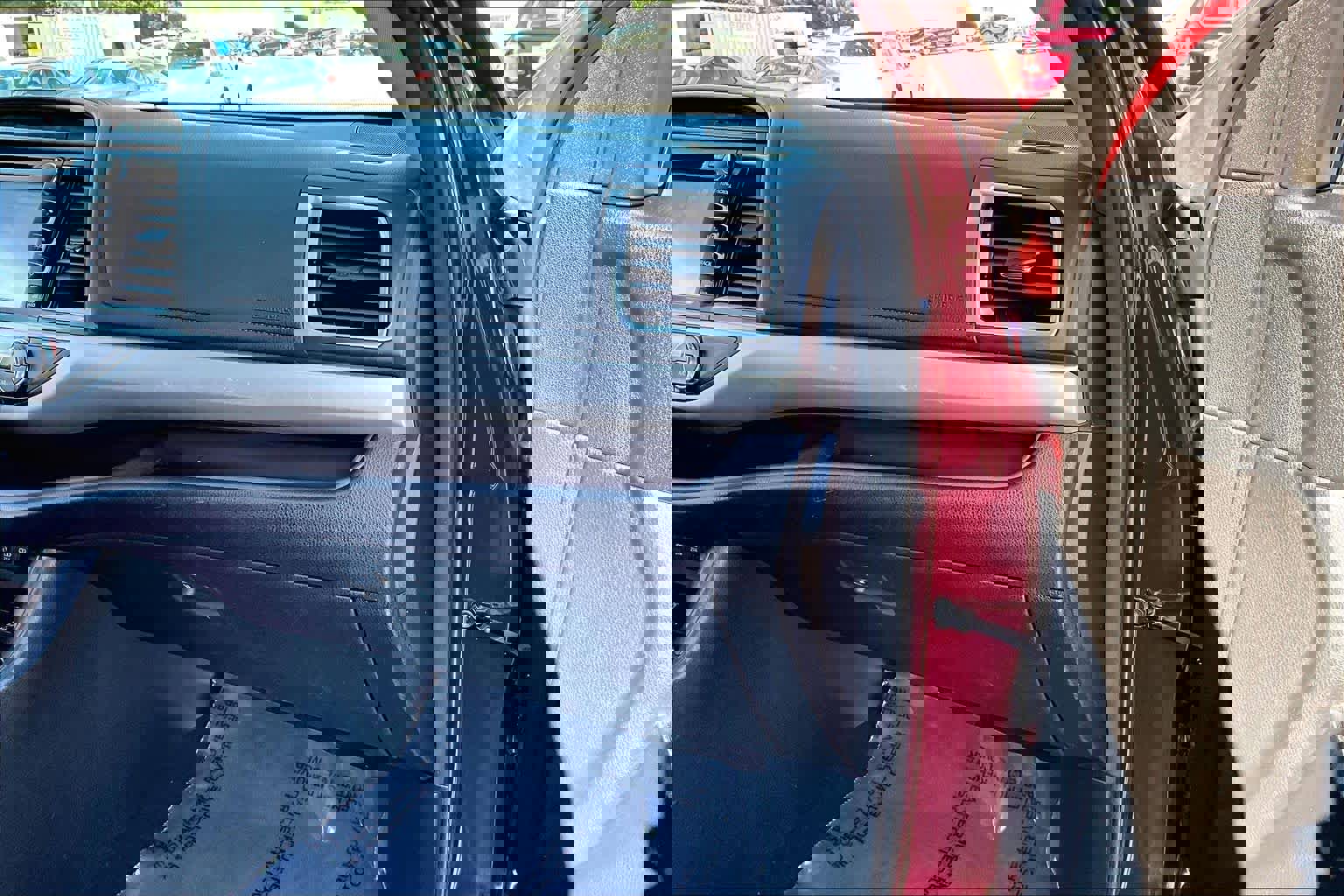 Used 2018 Toyota Highlander XLE image 18