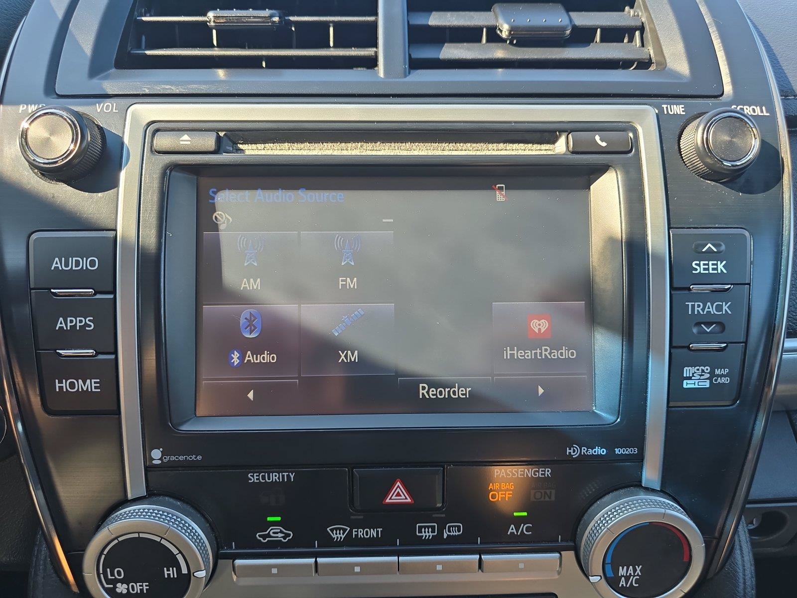 Used 2014 Toyota Camry SE FWD image 16
