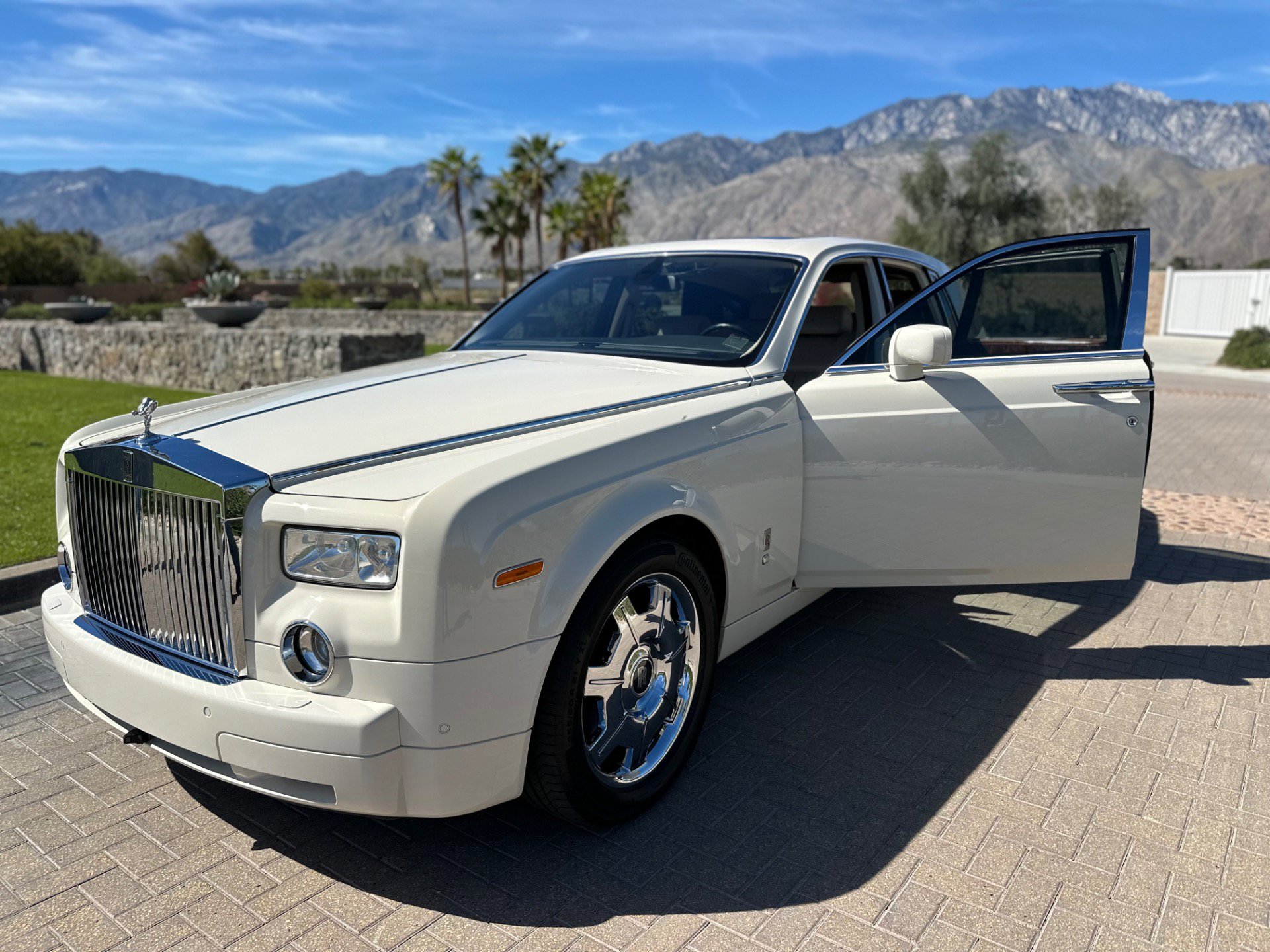 Used 2007 Rolls-Royce Phantom Sedan RWD image 23