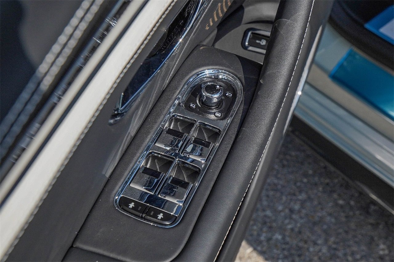 New 2026 Bentley Flying Spur Plug-In Hybrid image 33