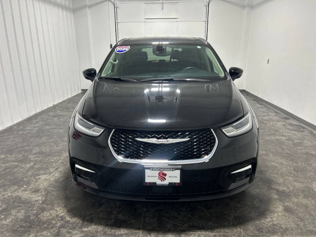 Used 2024 Chrysler Pacifica Touring-L FWD image 6