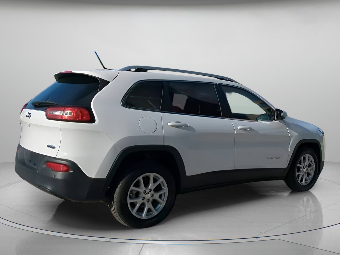 Used 2018 Jeep Cherokee Latitude w/ Safety Group FWD image 29