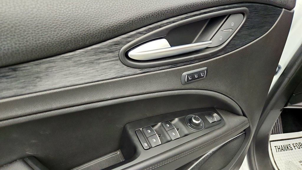 Used 2023 Alfa Romeo Stelvio Sprint image 11